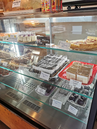 Comentarii opinii despre Rozika Kávézó, Sütiző