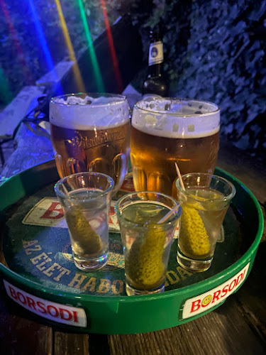 Opinii despre Jazz Kocsma în Szeged - Vendéglátás