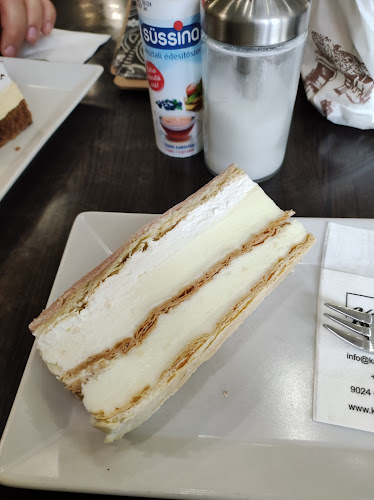 Opinii despre Kálvária Cukrászda în Győr - Vendéglátás