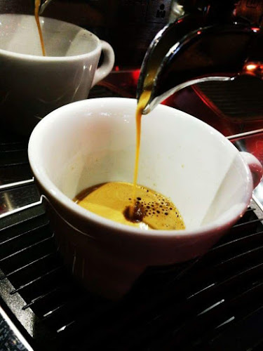 D. Corner Bár - Vendéglátás