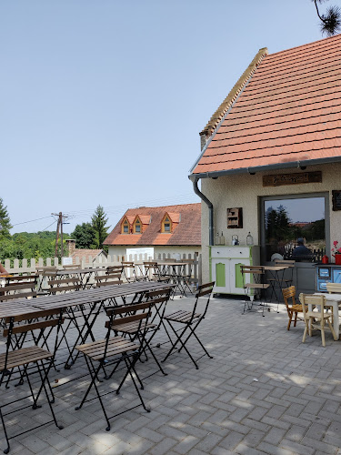 Mátyás Udvar Bisztró & Terasz - Vendéglátás