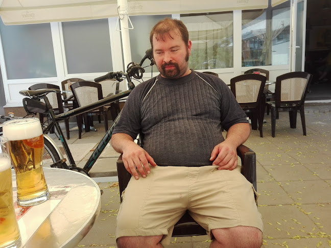 Opinii despre Randi Country presszó în Szekszárd - Vendéglátás