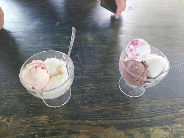 Comentarii opinii despre Jégvarázs Fagyizó, lángosozó és palacsintázó