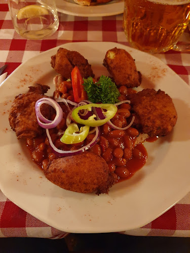 Budapest, Hold u. 15, 1054