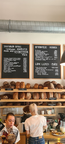 Budapest, Hold u. 3, 1054