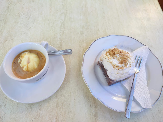 Opinii despre Temesvári & Kádár cukrászat, pékség, fagylaltozó în Eger - Vendéglátás