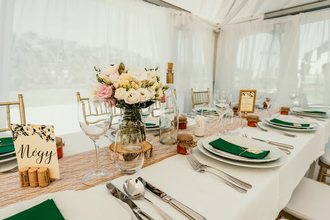 Fiastyúk Udvarház - étterem, szállás, biofarm