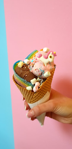 Opinii despre Unicornis Fagyizó & U.S.A. Delicates în Nagykovácsi - Vendéglátás