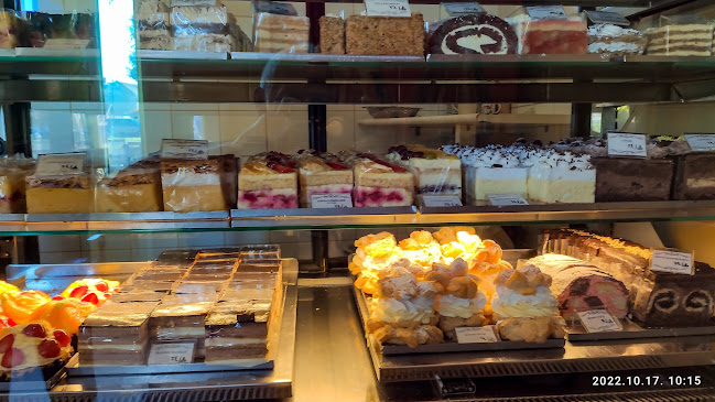 Opinii despre Rétesbolt - Cukrászda és Kávézó în Orosháza - Vendéglátás