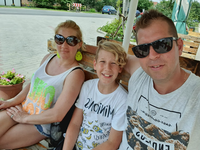 Opinii despre Makk 7-es Söröző în Algyő - Vendéglátás