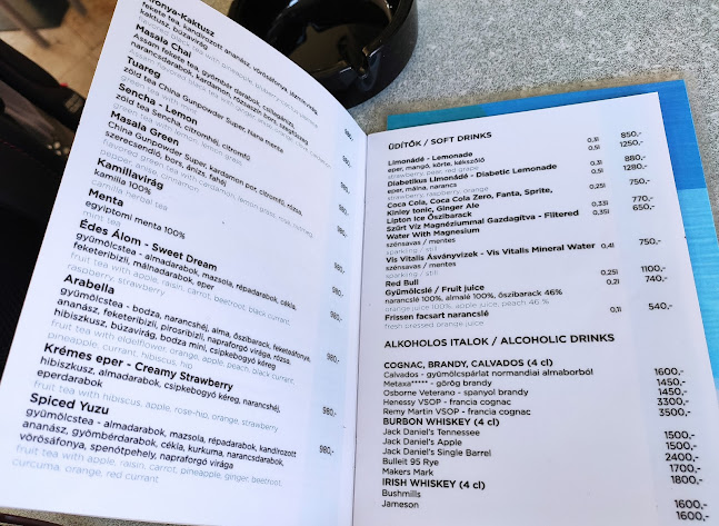 Larus Café Bar - Vendéglátás