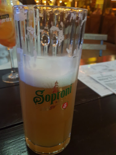 Muter Cafe & Beer (Muter Pub Gozsdu) - Budapest