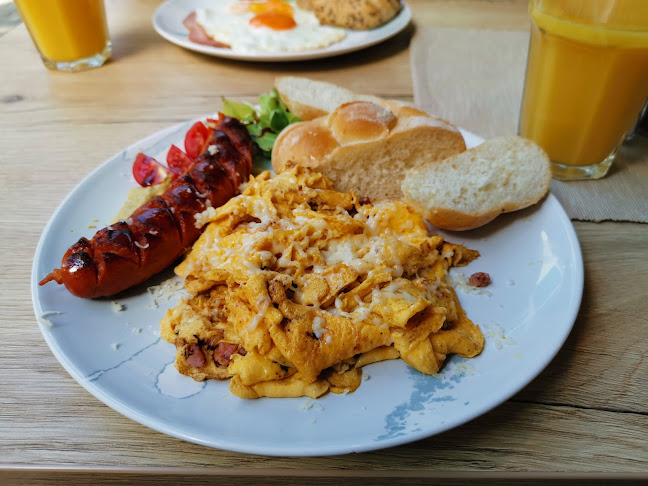 Club Rosa Reggeliző