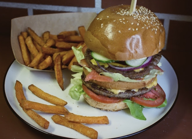 Opinii despre Pajti Grill Büfé în Bicske - Vendéglátás