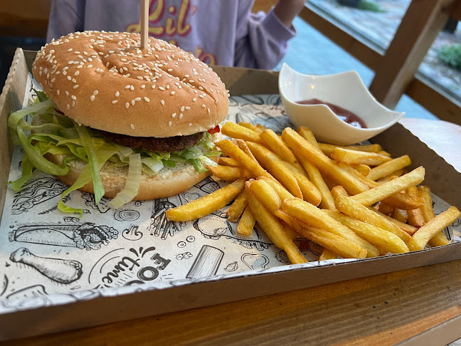 Opinii despre Görbe Tök Falatozó és Kiskocsma în Ságvár - Vendéglátás