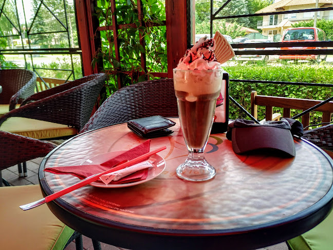 Comentarii opinii despre Aranytölcsér Fagylaltkert és Kávézó