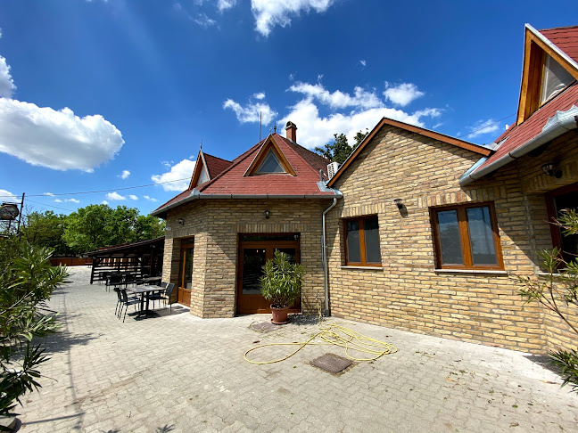 Family Étterem - Dunapataj