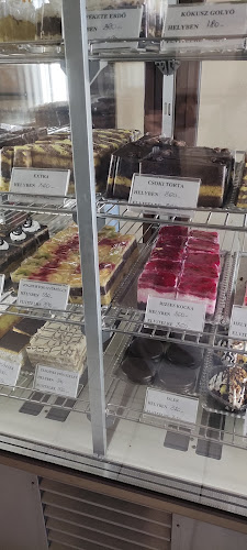 Opinii despre Nemes Cukrászda în Újszentiván - Vendéglátás