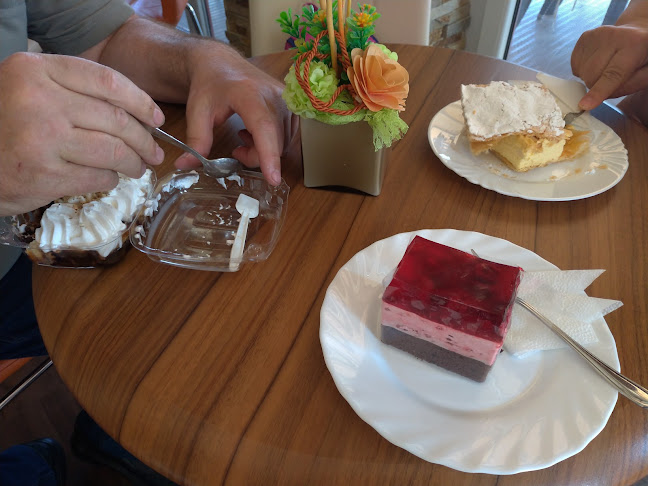 Dóra Kávézó és Cukrászda