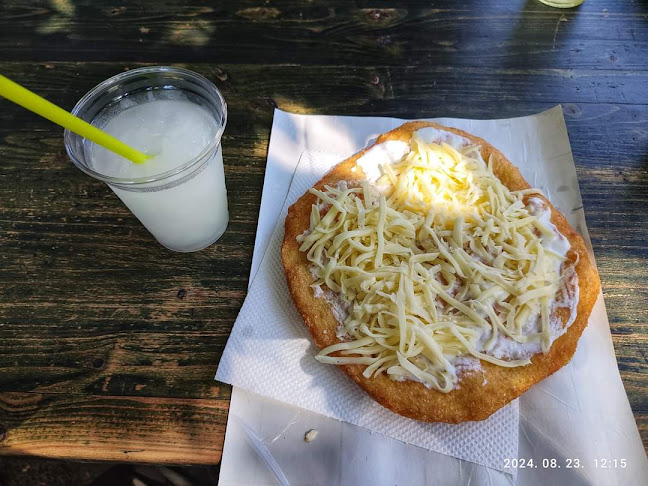 Jégvarázs Fagyizó, lángosozó és palacsintázó