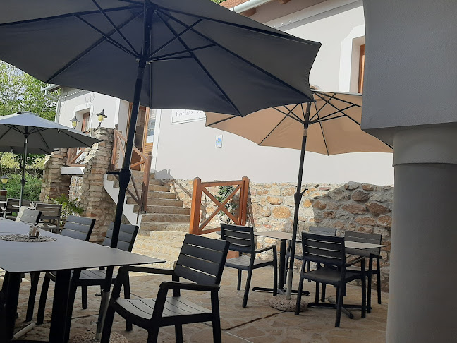 Opinii despre Mákvirág Borház-vendéglő în Révfülöp - Vendéglátás