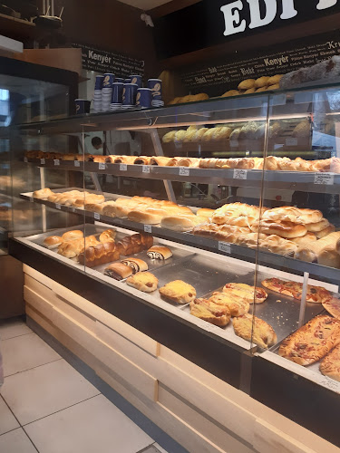 Opinii despre Edi Pékség în Jászfényszaru - Vendéglátás