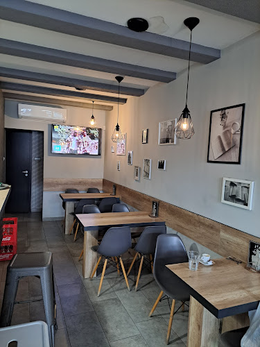 Opinii despre Bögre Kávézó în Berettyóújfalu - Vendéglátás