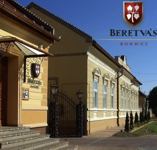 Opinii despre Beretvás Borház Pizzéria & Rendezvényterem în Kerekegyháza - Vendéglátás