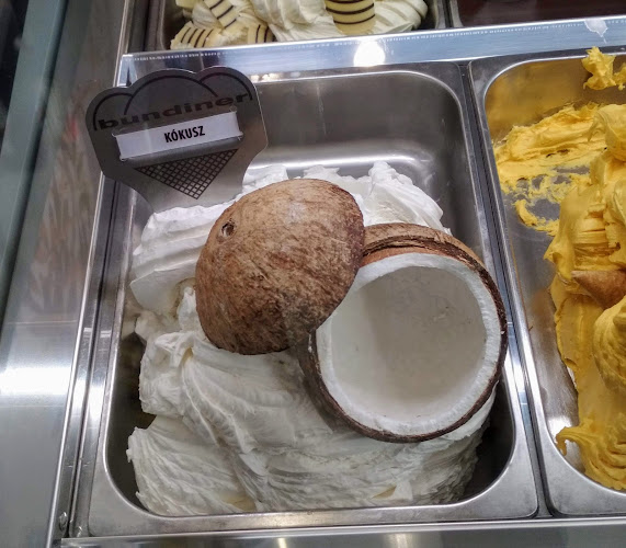 Opinii despre Bundiner Cukrászda în Fót - Vendéglátás