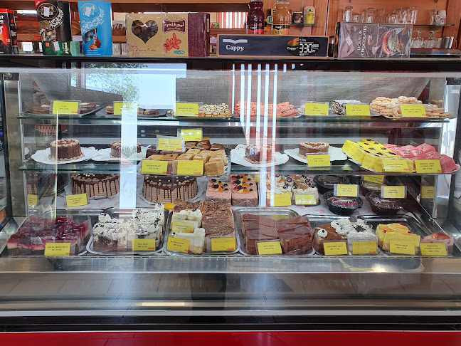 Maurizio Pékség, cukrászda - Vendéglátás