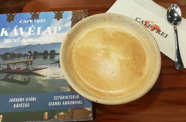 Opinii despre Cafe Frei Debrecen Fórum în Debrecen - Vendéglátás