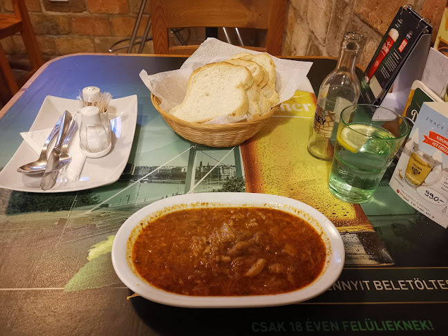 Gárdony, Balatoni út 64, 2484