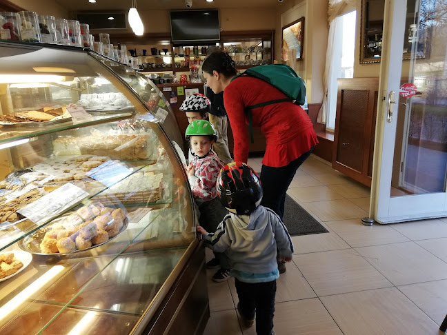 Pingvin Cukrászda - Vendéglátás