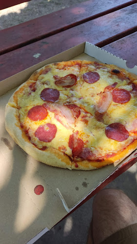 Comentarii opinii despre Pizza Tornádó és Amstel Söröző