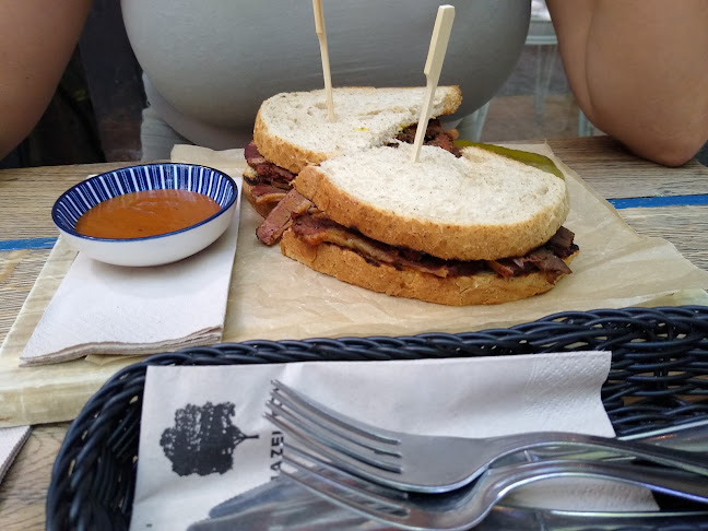 Comentarii opinii despre Mazel Tov