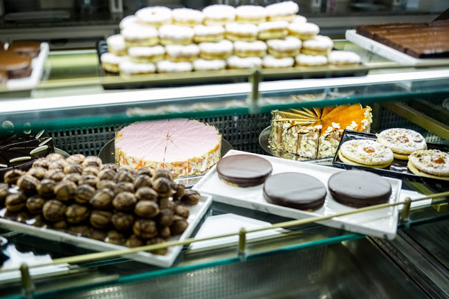 Opinii despre Hauer cukrászda és kávéház în Budapest - Vendéglátás