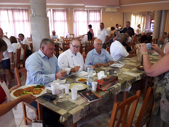 Opinii despre Castello Étterem és Rendezvényház în Kaposvár - Vendéglátás