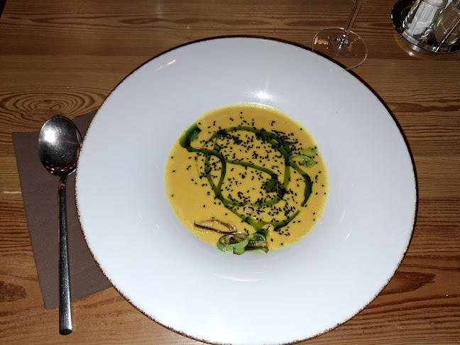 Replay Cafe & Restaurant - Vendéglátás