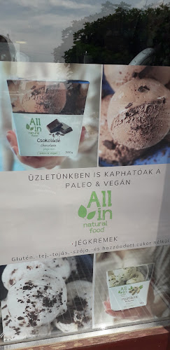 Opinii despre Borostyán Virágház és Kávézó în Vác - Vendéglátás