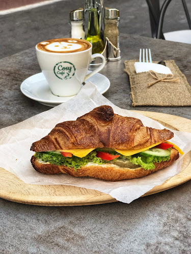 Opinii despre Cosy Café Budapest în Budapest - Vendéglátás