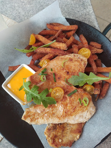 Tata, Tópart stny. 1, 2890