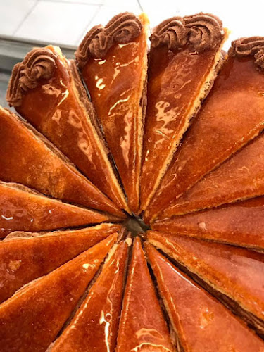 Opinii despre HENCZ Cukrászda în Balatonakarattya - Vendéglátás