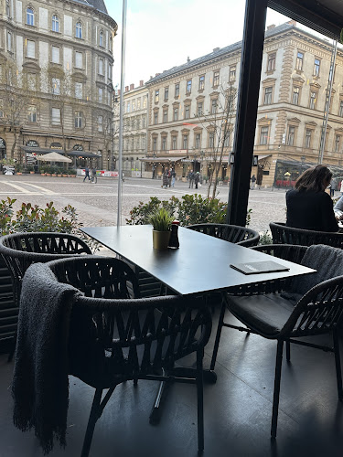 Budapest, Szent István tér 7, 1051