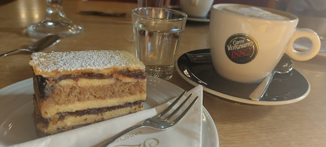 Opinii despre Központi Kávéház Szamos Cukrászda în Esztergom - Vendéglátás