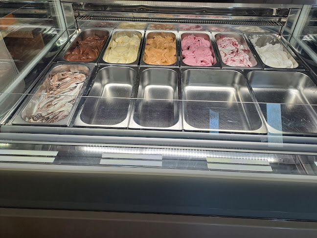 Sarokház Fagylaltozó és Cukrászda