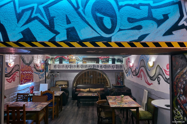 kÁoSz DrInK sTaTiOn - Budapest