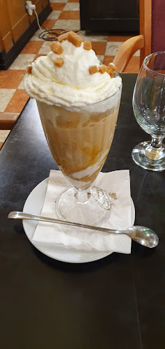 Comentarii opinii despre Központi Kávéház Szamos Cukrászda