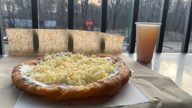 Dunaújváros, Gyárkapu út, 2400