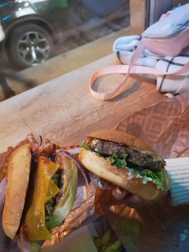 Opinii despre ZING BURGER & Co. | Király 20 în Budapest - Vendéglátás