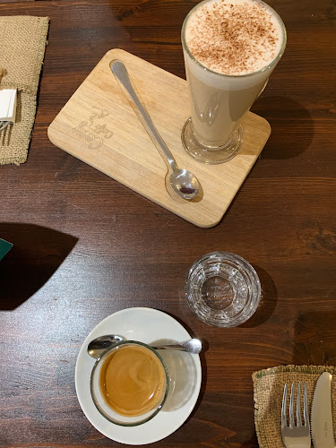 Opinii despre Cosy Café Budapest în Budapest - Vendéglátás